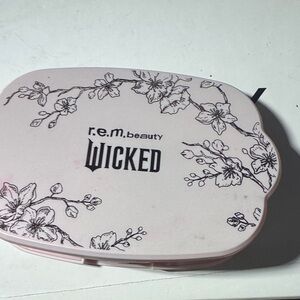 r.e.m. beauty Wicked Eyeshadow Palette - Pink and Black